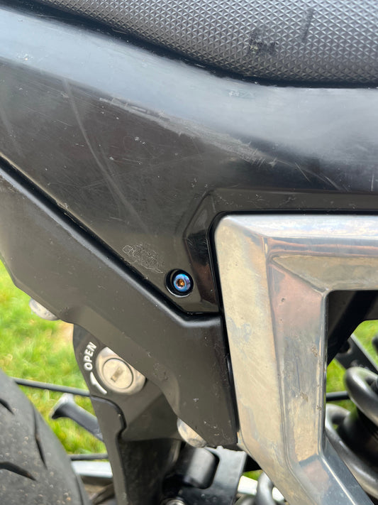 Ultra Bee Plastics (Set of 4)